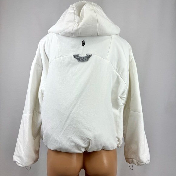 Free People Movement NEW Women’s Sz XS Soft White 1/4 Snap Hooded Puffer Jacket - Picture 6 of 15